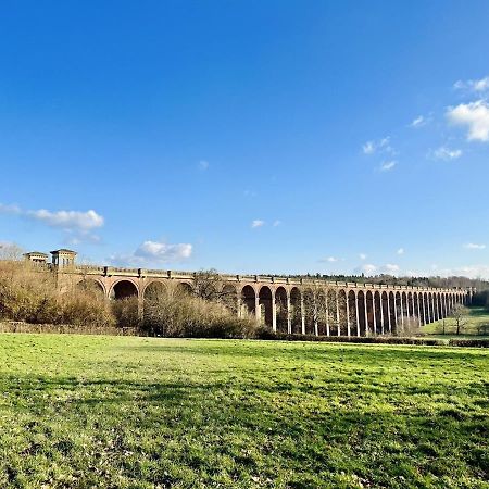 Quirky Vintage Horsebox Conversion With Stunning Views Of Ardingly Reservoir Balcombe Eksteriør billede