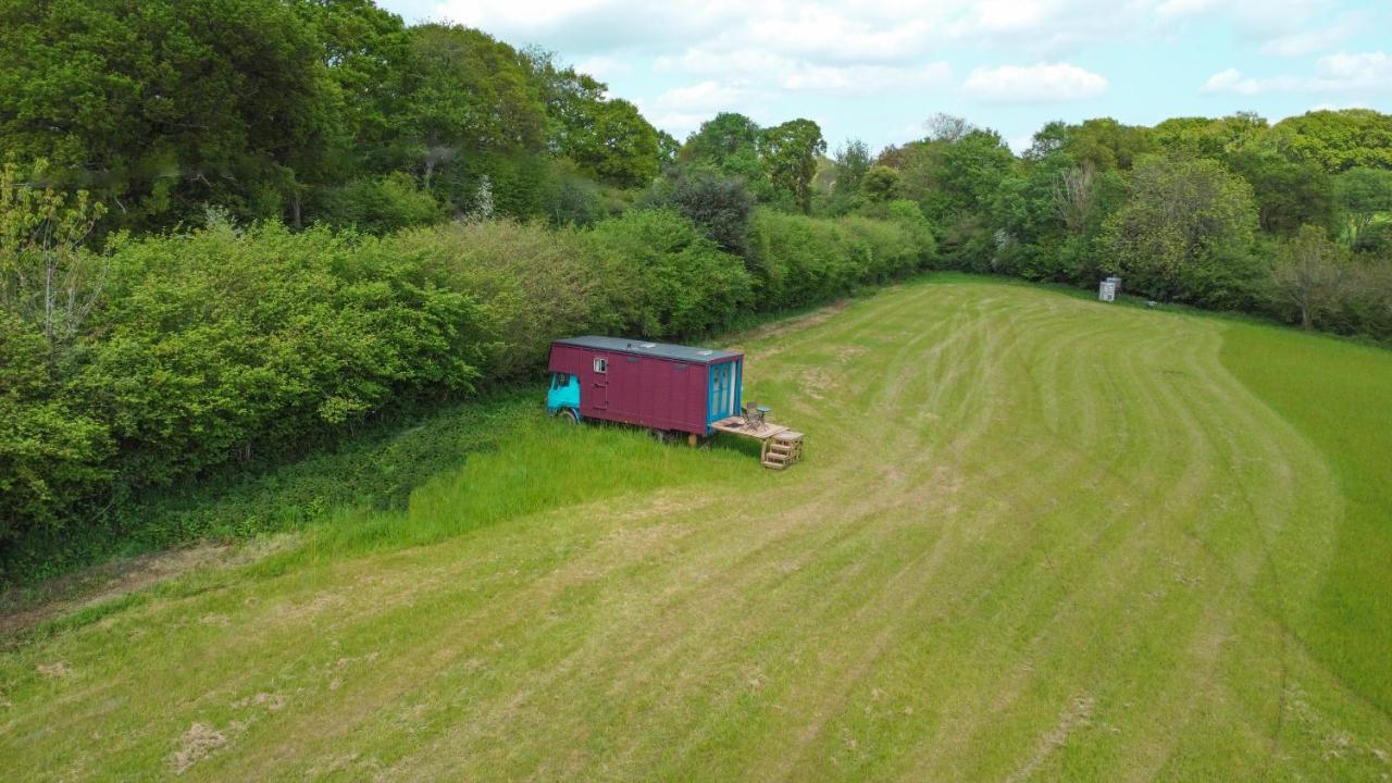 Quirky Vintage Horsebox Conversion With Stunning Views Of Ardingly Reservoir Balcombe Eksteriør billede