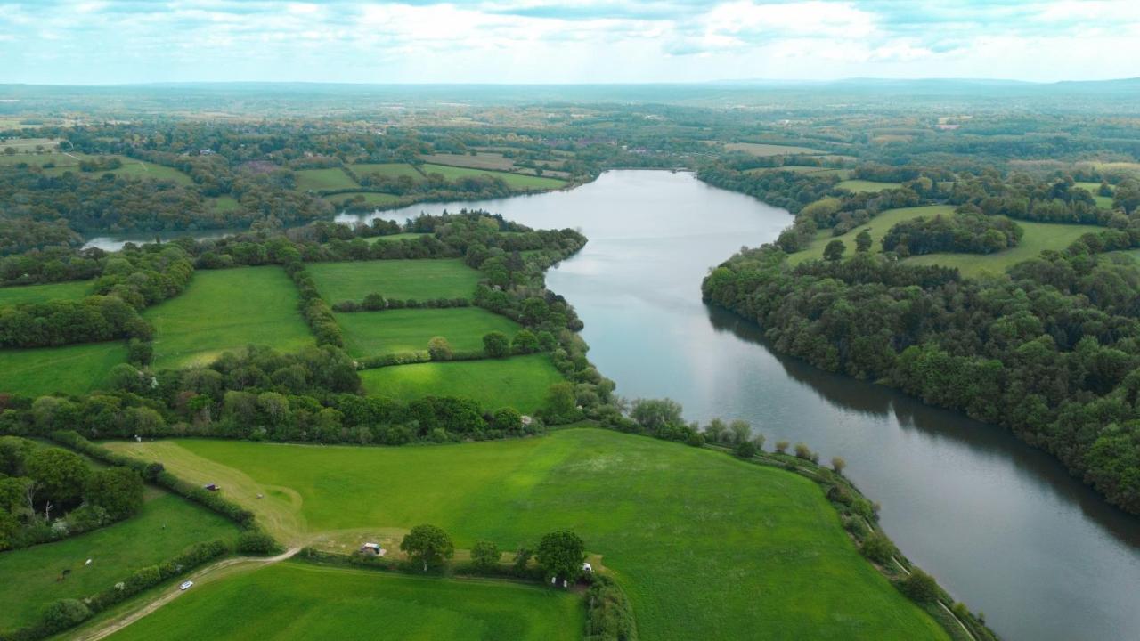 Quirky Vintage Horsebox Conversion With Stunning Views Of Ardingly Reservoir Balcombe Eksteriør billede