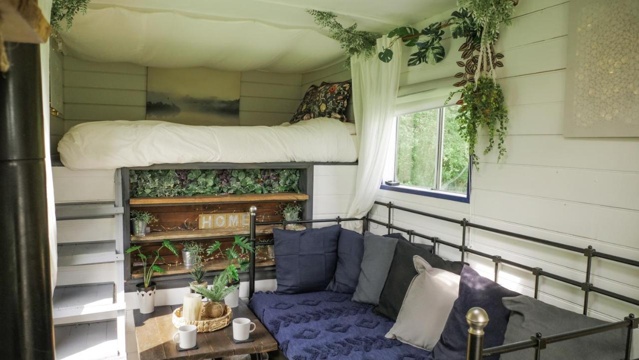 Quirky Vintage Horsebox Conversion With Stunning Views Of Ardingly Reservoir Balcombe Eksteriør billede