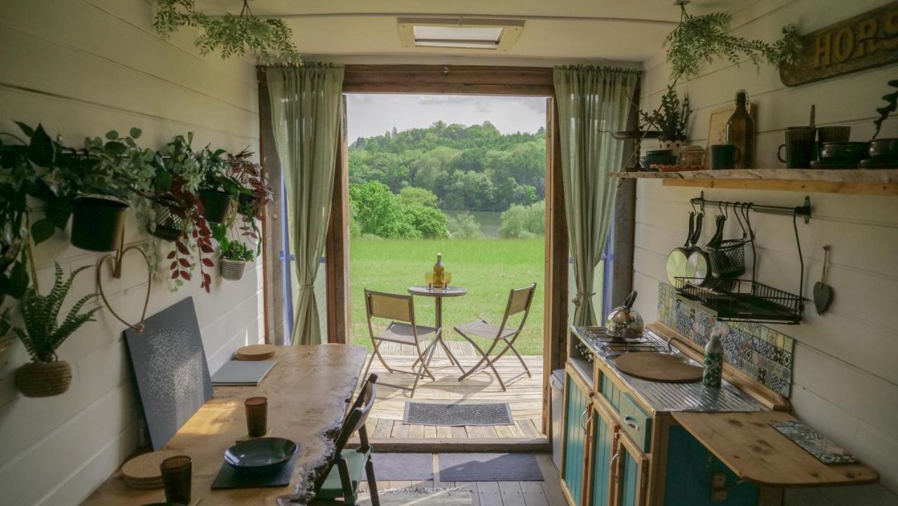 Quirky Vintage Horsebox Conversion With Stunning Views Of Ardingly Reservoir Balcombe Eksteriør billede