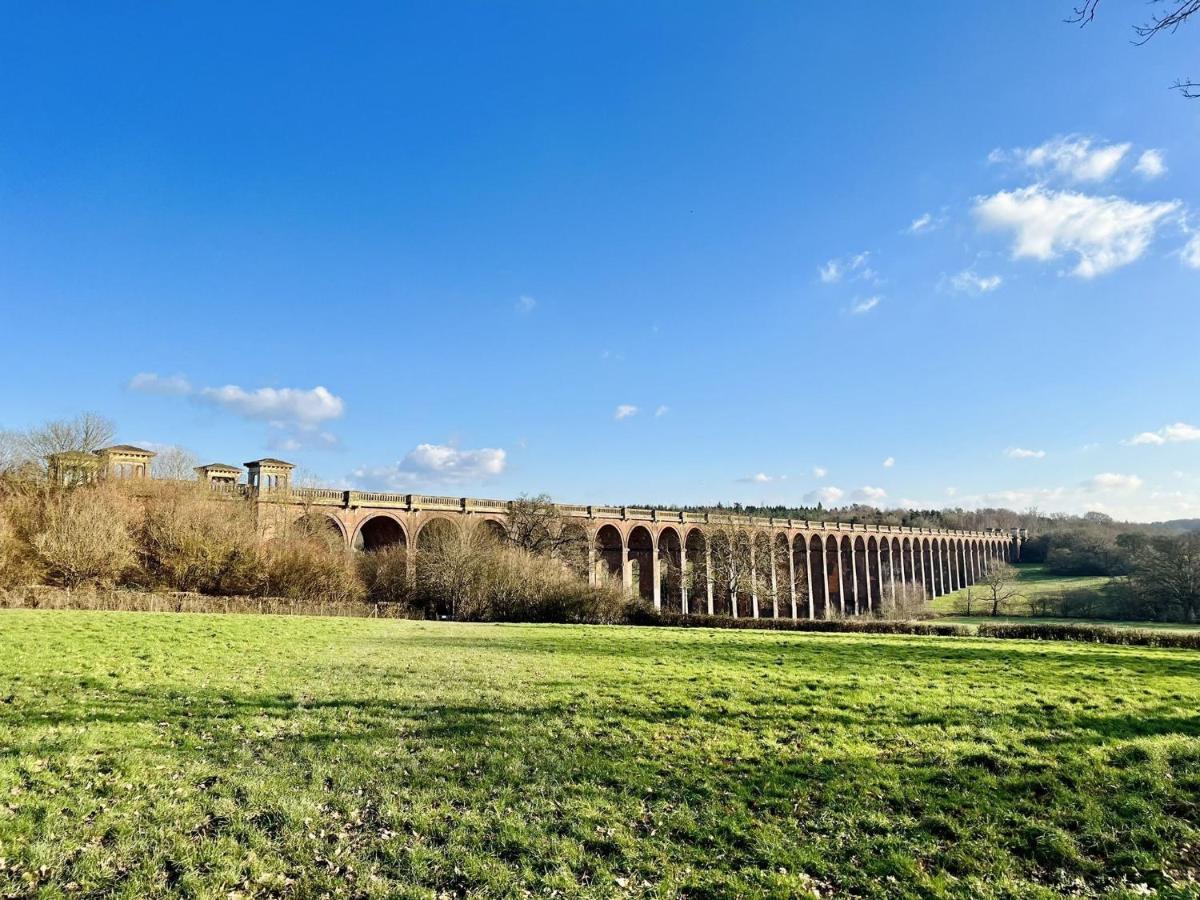 Quirky Vintage Horsebox Conversion With Stunning Views Of Ardingly Reservoir Balcombe Eksteriør billede